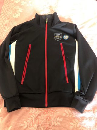Chaqueta Adidas doble cara M de segunda mano por 60 EUR en Barcelona en  WALLAPOP