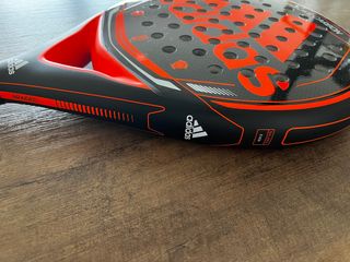 Pala pádel Adidas Bisoke Carbon de segunda mano por 70 EUR en Madrid en  WALLAPOP