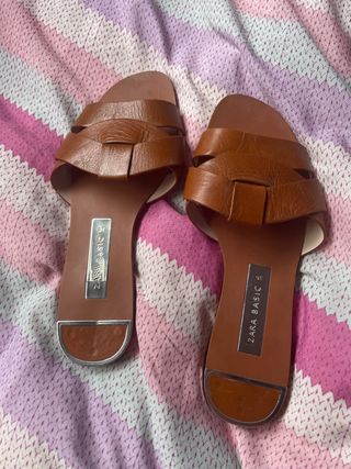 Pala sandalia zara marrón número 35 de segunda mano por 8 EUR en Móstoles  en WALLAPOP