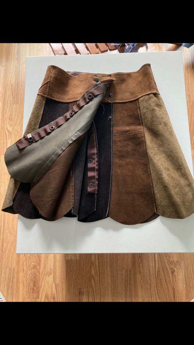 Falda de piel (efecto ante)