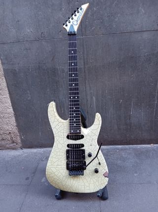 Charvel 375 deLuxe Japan guitarra electrica de segunda mano por 650 EUR en  Barcelona en WALLAPOP