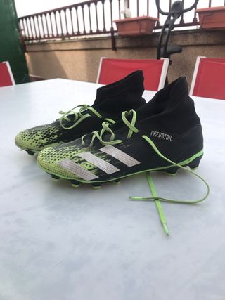 Botas de fútbol gama media de segunda mano en WALLAPOP