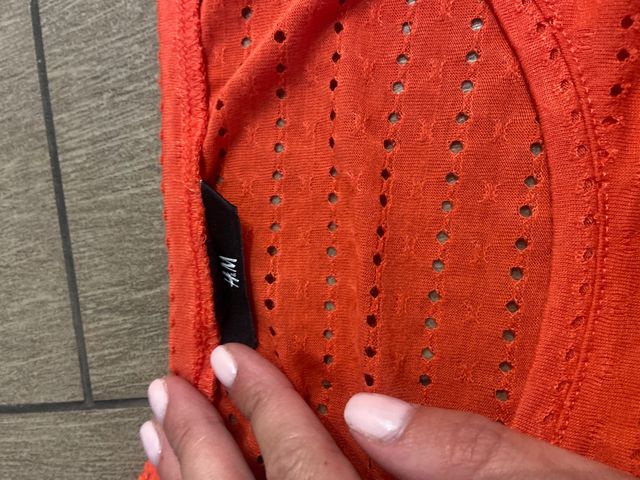 Camiseta perforada color coral H&M