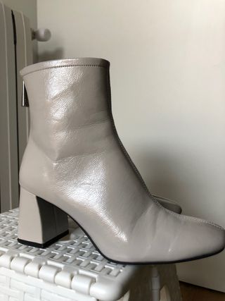 Botines Zara con cremallera de segunda mano en WALLAPOP