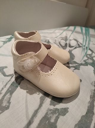 Zapatos bebé Número 19 de segunda mano por 12 EUR en Alicante en WALLAPOP