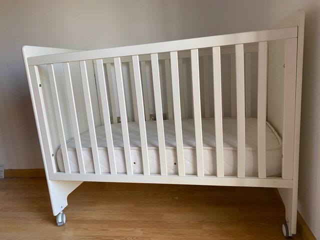 Cuna para bebé de madera+colchón