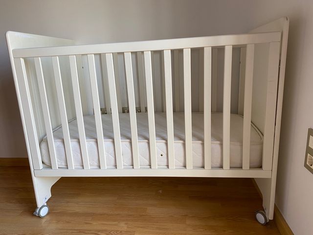 Cuna para bebé de madera+colchón