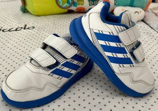Zapatillas ADIDAS talla 25 sin cordones de segunda mano por 6 EUR en  Granada en WALLAPOP