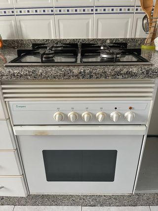 Cocina de gas y horno de luz ECONOMICO! de segunda mano por 70 EUR en Grao  de Gandia en WALLAPOP