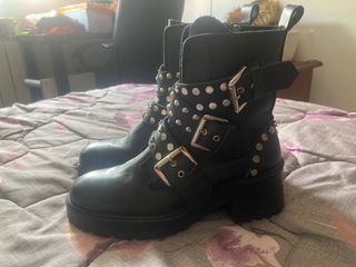 Botines Zara tachuelas de segunda mano en WALLAPOP