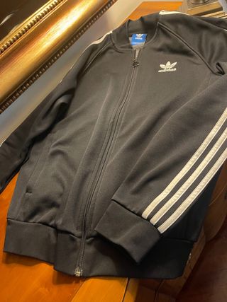 Chaqueta Adidas negra de segunda mano en WALLAPOP