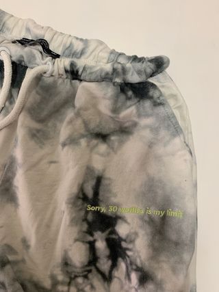 Pantalones chandal Bershka de segunda mano por 5 EUR en Barcelona en  WALLAPOP