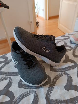 Skechers Talla 37 de segunda mano por 30 EUR en Barcelona en WALLAPOP