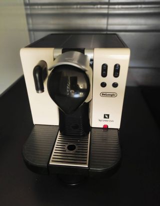 Mi cafetera Dolce Gusto pierde agua por abajo!