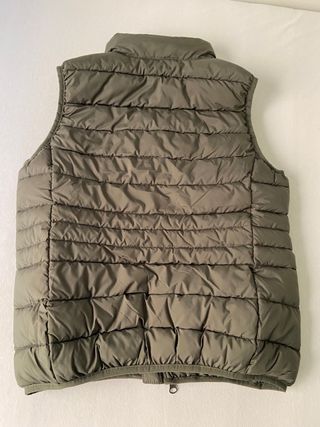 Chaleco plumas niño Scalpers T12-14 de segunda mano por 25 EUR en Las Rozas  de Madrid en WALLAPOP