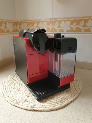 Cafetera Nespresso Latissima de segunda mano en WALLAPOP