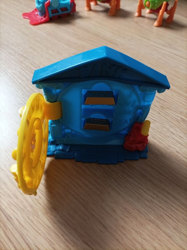 superzings ataque al banco