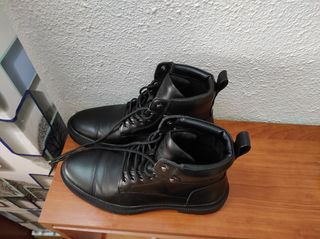 Botas de hombre pull and bear de segunda mano por 22 EUR en Madrid en  WALLAPOP
