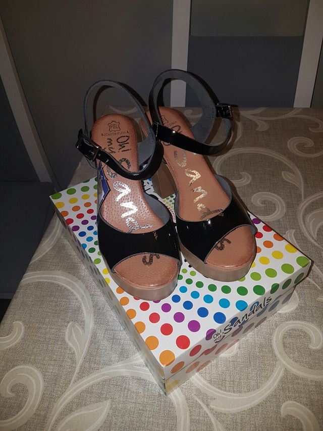 Sandalias negras charol y piel .Suela gel núm 37