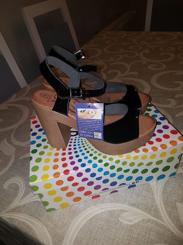 Sandalias negras charol y piel .Suela gel núm 37