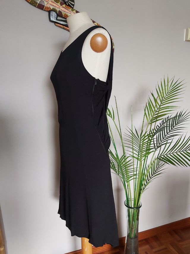 Vestido negro asimetrico de Naf Naf talla 36