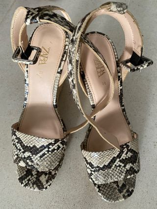 Cuña Zara esparto animal de segunda mano por 7 EUR en Valencia en WALLAPOP