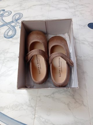 Zapatos niña de segunda mano por 10 EUR en Brunete en WALLAPOP
