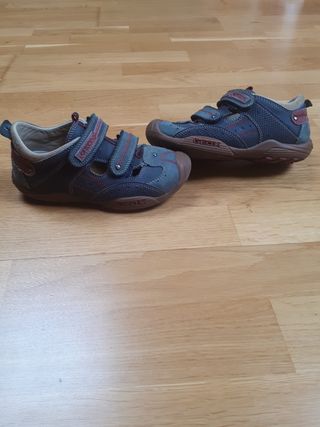 Zapatos verano Geox talla 32 de segunda mano por 12 EUR en Burgos en  WALLAPOP
