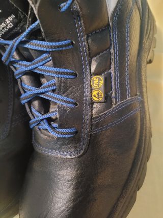 Botas de seguridad Fal ebro talla 43 de segunda mano por 20 EUR en Santa  Coloma de Gramenet en WALLAPOP