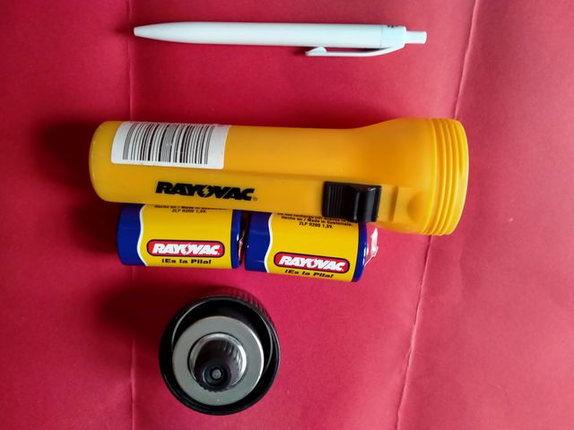 Linterna Rayovac de pilas