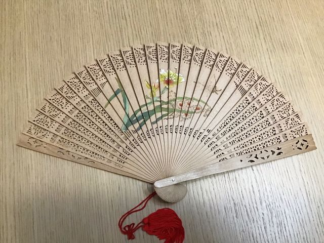 Abanico madera chino pintado a mano