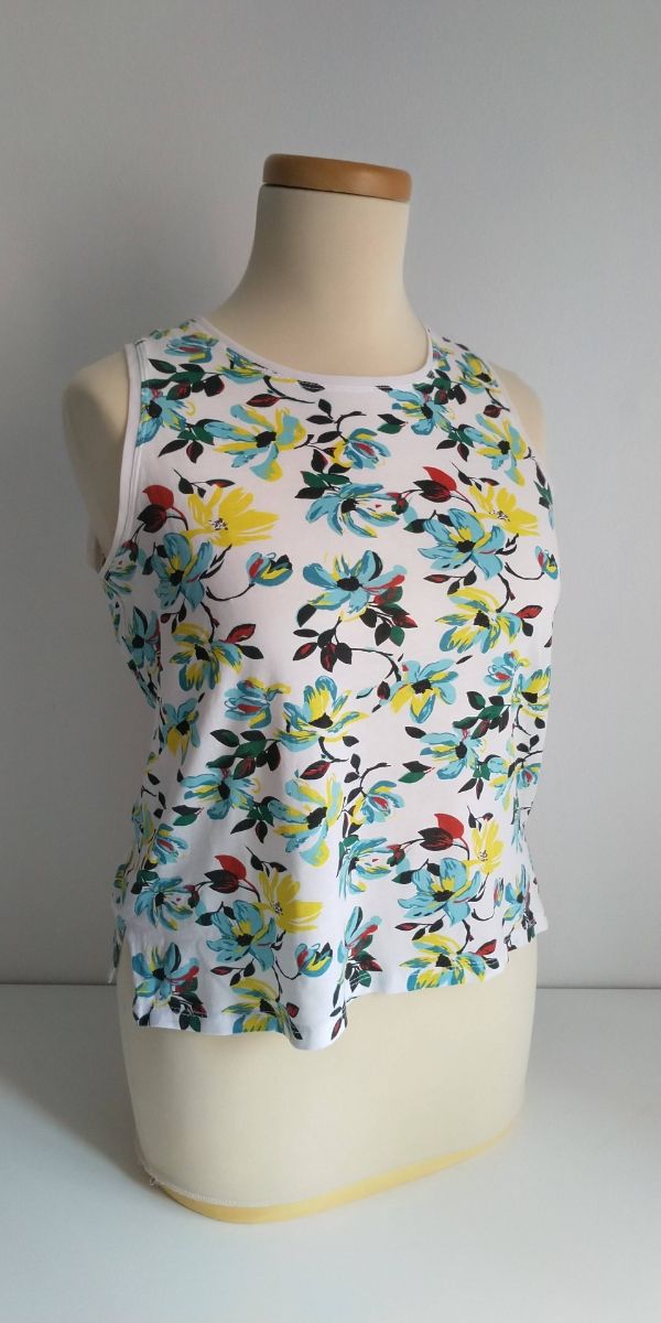 Camiseta flores. Sfera