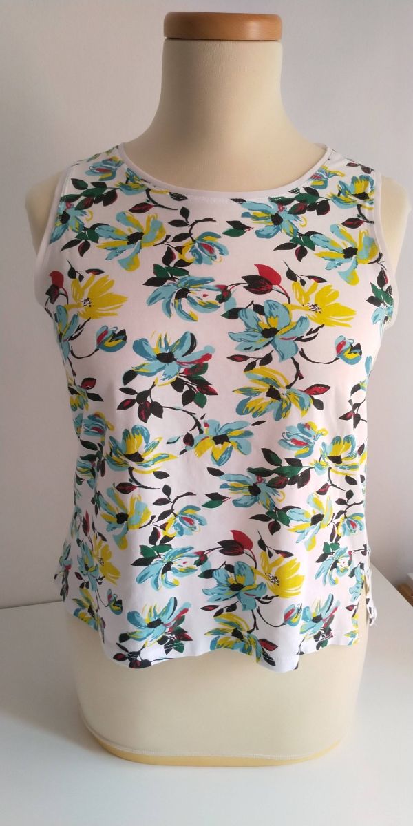 Camiseta flores. Sfera