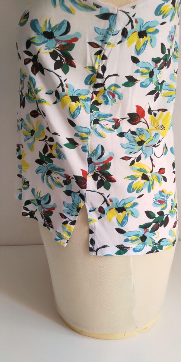 Camiseta flores. Sfera