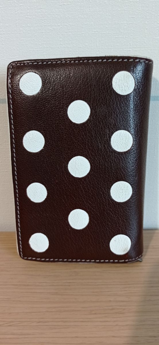 Cartera-billetero de piel blanca y marrón