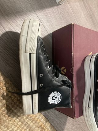 Zapatillas Victoria de cuero negro plataforma de segunda mano por 35 EUR en  Valencia en WALLAPOP
