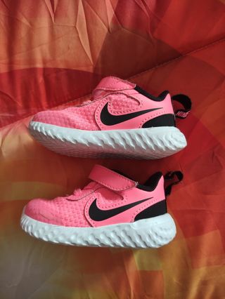 Zapatillas Nike bebé TALLA 18.5 de segunda mano por 15 EUR en Los Molinos  en WALLAPOP