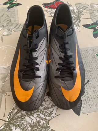 Botas de fútbol talla 45 de segunda mano en Barcelona en WALLAPOP