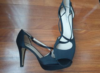 Sandalias fiesta Gloria Ortiz nuevas de segunda mano por 25 EUR en A Coruña  en WALLAPOP