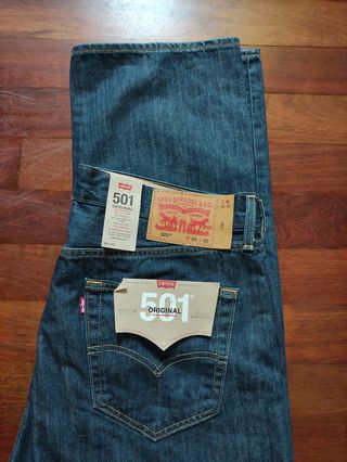Pantalón hombre jeans Levis 501. W36 L32 de segunda mano por 70 EUR en  Urretxu en WALLAPOP
