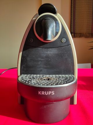 Cafetera Nespresso krups no funciona bien del todo de segunda mano por 15  EUR en Barcelona en WALLAPOP