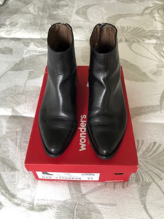 Botines negros wonders de segunda mano por 25 EUR en El Astillero en  WALLAPOP