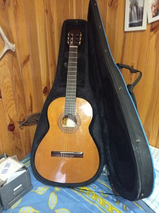 Guitarra de estudio de Luthier J.Álvarez de segunda mano por 300 EUR en  Madrid en WALLAPOP