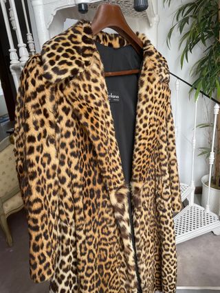Abrigo de piel Leopardo de segunda mano en WALLAPOP
