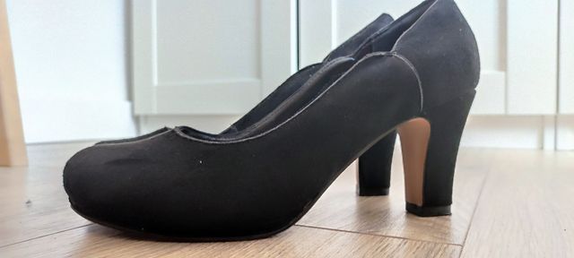 Zapatos salón ante  negros