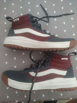 Botas de montaña vans de segunda mano por 40 EUR en Mollet del Vallès en  WALLAPOP