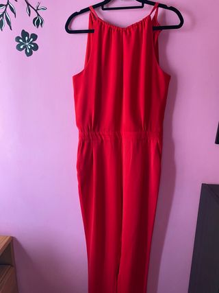 Mono largo Zara de segunda mano por 10 EUR en Madrid en WALLAPOP