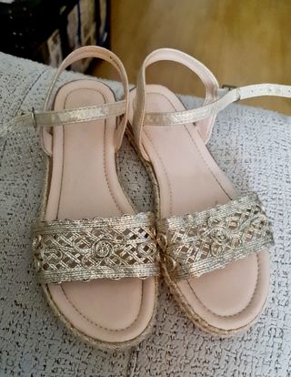 Sandalias N°35 de segunda mano por 12 EUR en Parla en WALLAPOP