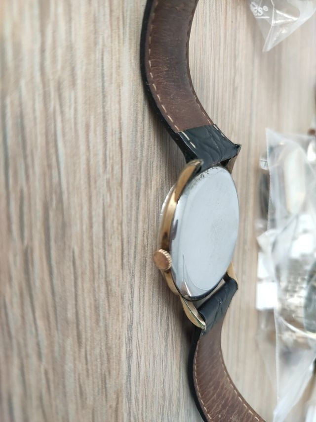 Reloj CYMA de cuerda