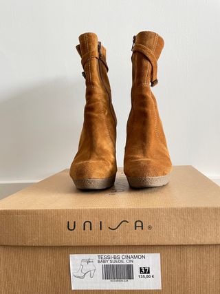 Botines Marrones Unisa de segunda mano por 95 EUR en Alcalá de Henares en  WALLAPOP